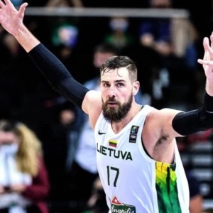 约老师歇着吧！13分钟砍19分！战胜全明星中锋，掘金有他=冠军？